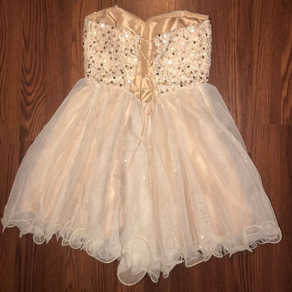 Junior’s Sequined Corset Dress/Prom Gown - Picture 4 of 8